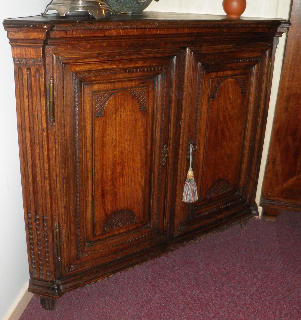 Pequeño armario de la esquina | Van de Ven Antigüedades